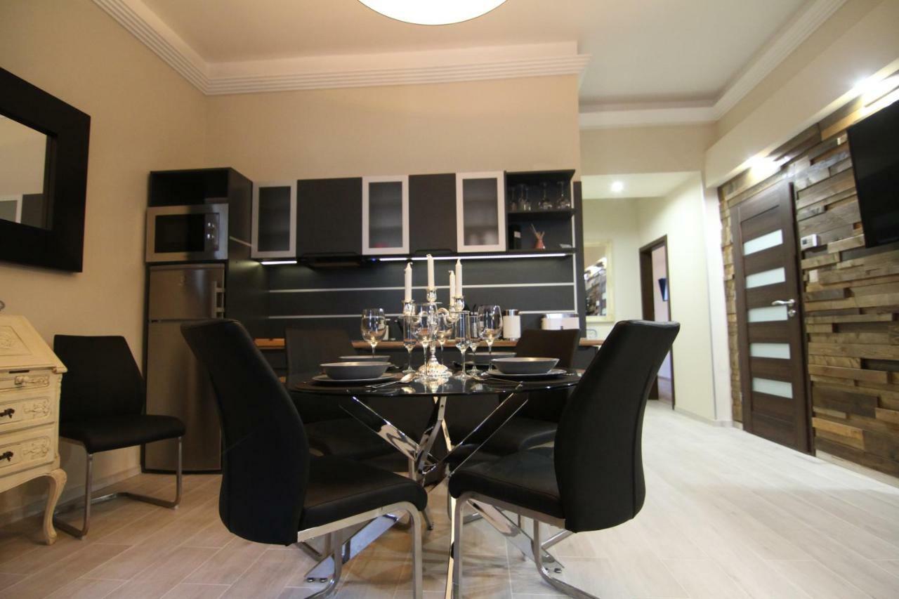 Center Of The Center, The Grand Deluxe Apartment Budapest Luaran gambar