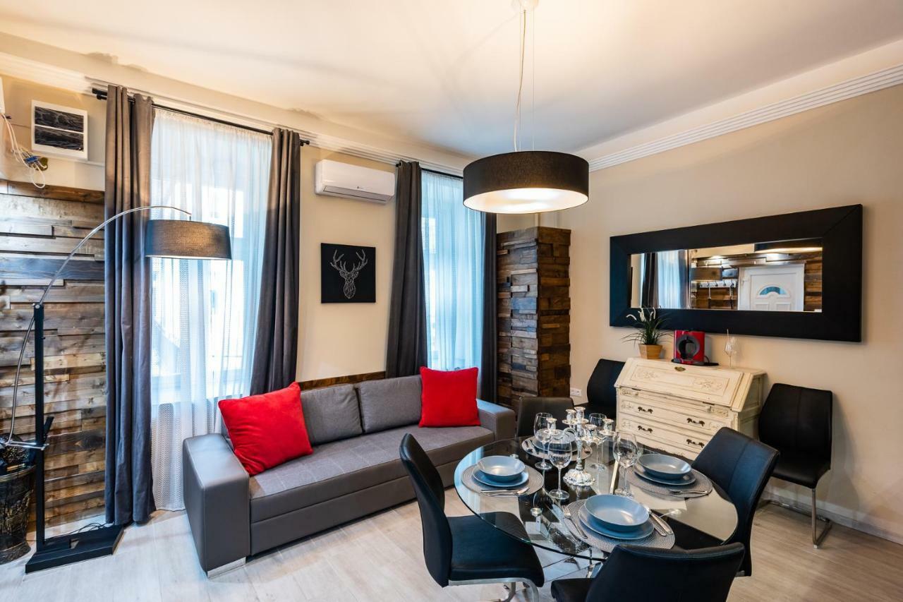 Center Of The Center, The Grand Deluxe Apartment Budapest Luaran gambar
